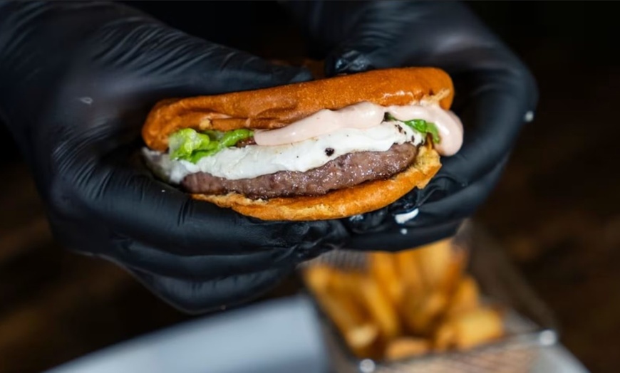 Image 17: Menú con hamburguesa o entrecot en tres ubicaciones a elegir