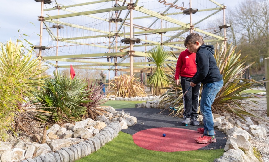 Image 4: Fun Awaits: Mini Golf Fun for 2, 4, or 6 People – Perfect for Groups