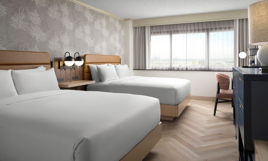 Image 3: Member Pricing: 4* Hotel Near Venice Beach With Shuttle, Pool 