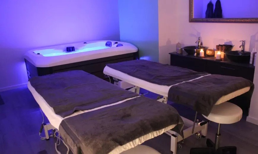 Image 11: Spa privado de 30 minutos para 2 con facial Flax o masaje y copa 
