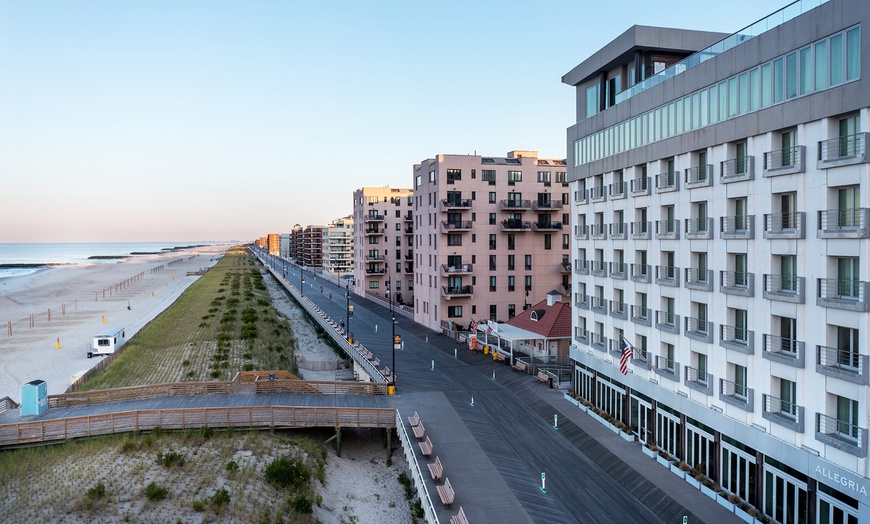 Image 1: Member-Only Deal: Allegria Hotel