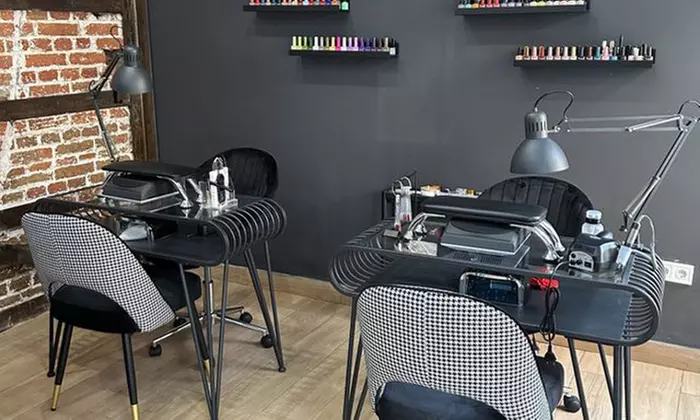 Laminado de cejas con diseño, depilación y tinte de cejas y pestañas