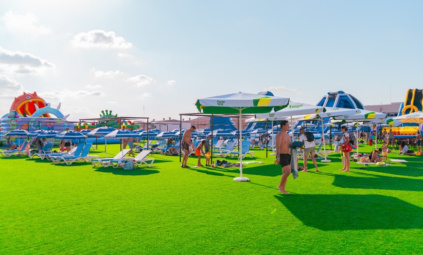 Image 7: Parque acuático Wow: entrada para niño o adulto, junto al C.C. Bonaire