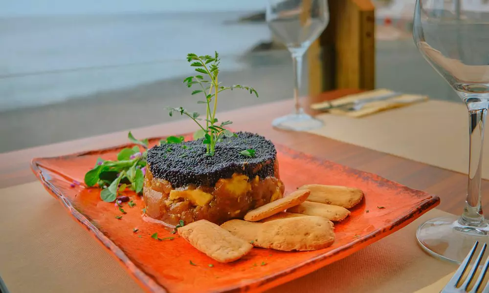 Menú Mediterráneo para 2 con entrante, principales, postres y bebidas