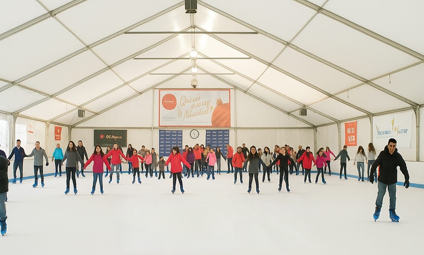 Image 1: Patinaje para 1, 2 o 4 en 25 minutos con pista de 400 m²