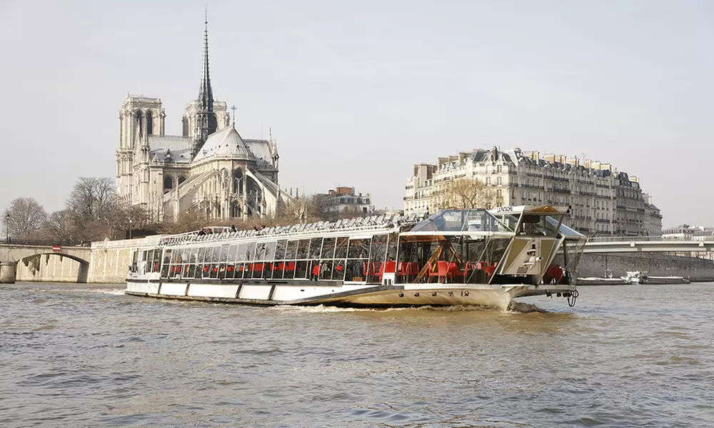 Déjeuner ou dîner croisière avec Bateaux Mouches
