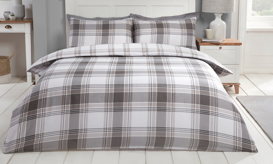 Image 4: Check Reversible Duvet Set 
