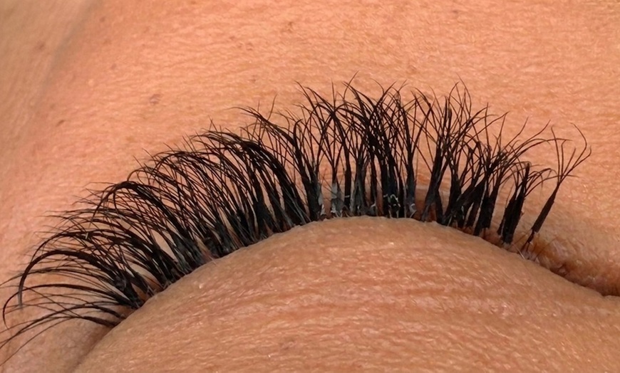 Image 3: Fluffy or Feather-Light Eyelash Extensions (2-2.5 Hrs)