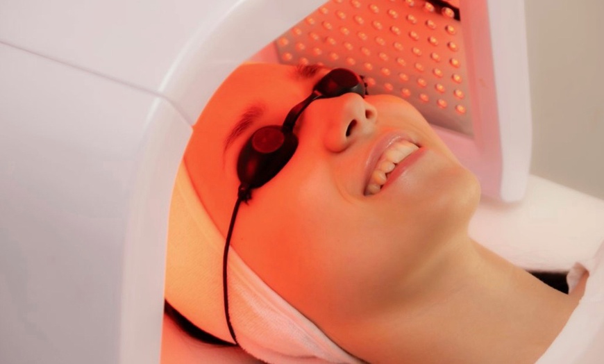 Image 12: 30-Minute Body Scrub w/ Optional Signature or Deluxe Hydrating Facial