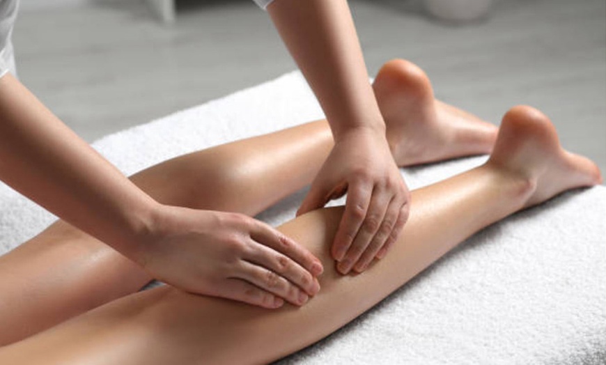 Image 9: 1 o 3 masajes a elegir o ritual de hasta 1 h con bebida y bombones