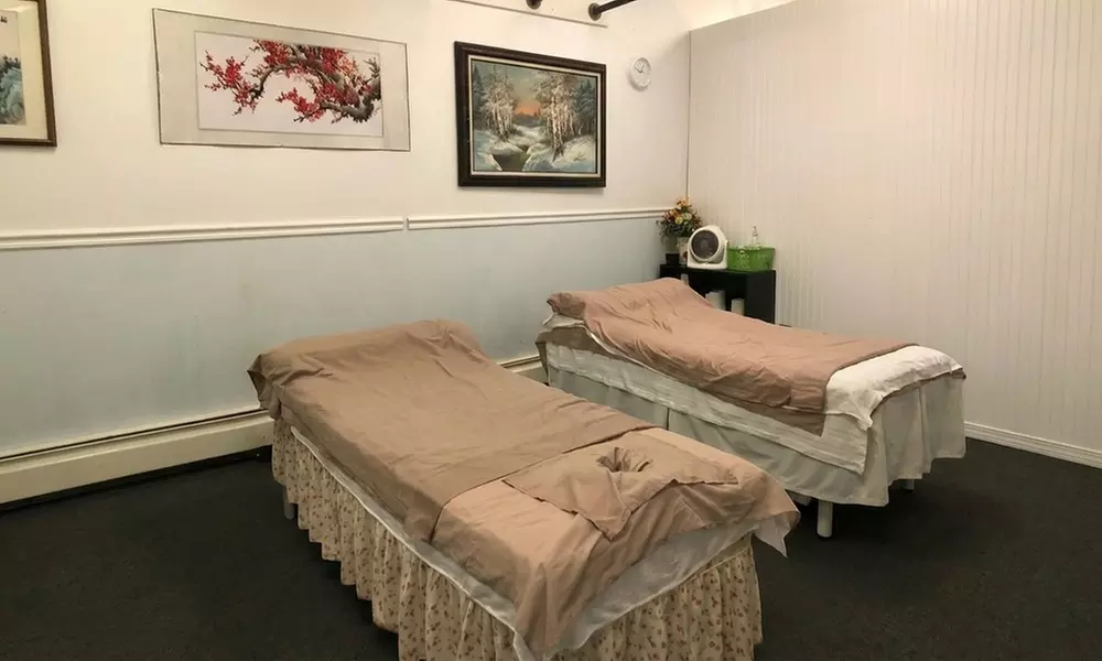 60-Min Custom Foot Reflexology with Chinese Herbal & Water Soak