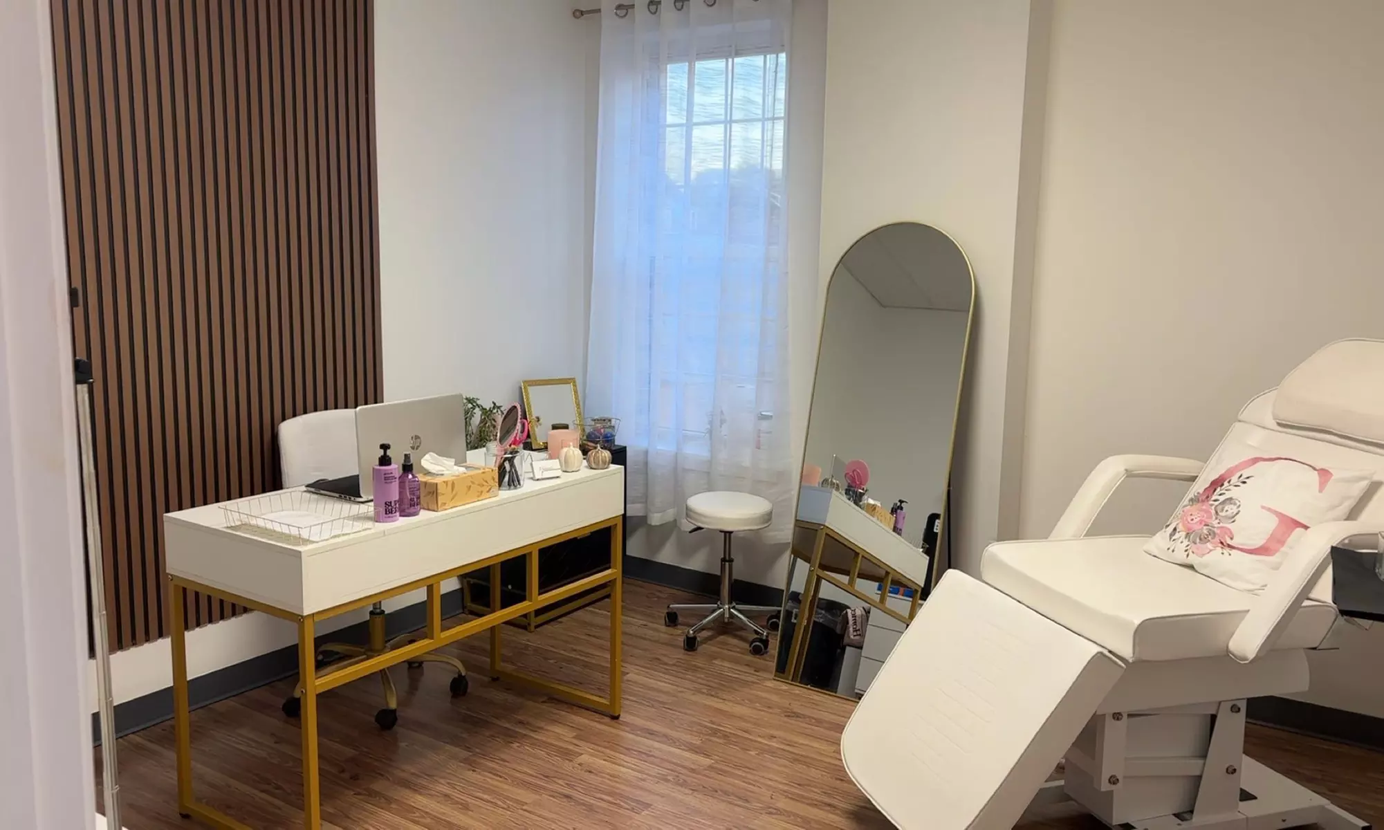 Smooth & Refreshed with 20, 40 or 60 Units of Xeomin at the GLO suite