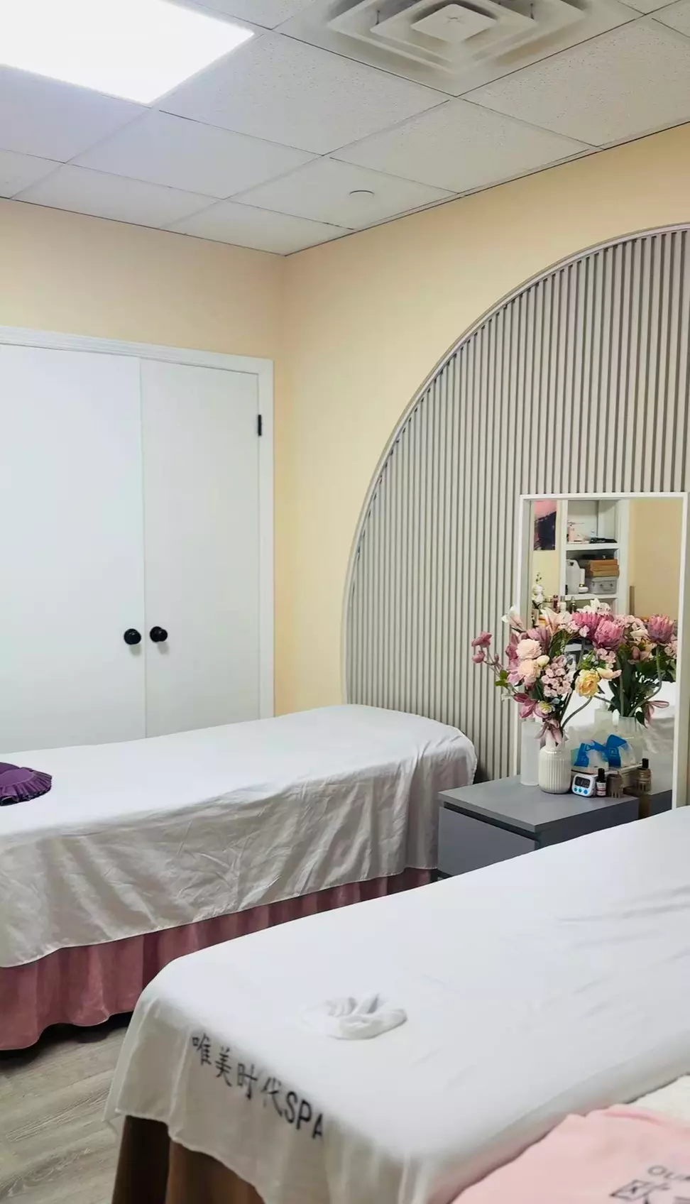 Relax with a 75 Minutes Hot Stone Massage