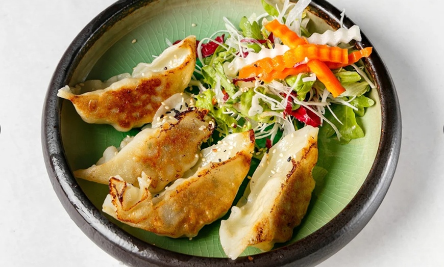 Image 4: 3-Gänge-Menü mit Ente oder veganer Hauptspeise für 1 bis 4 Personen