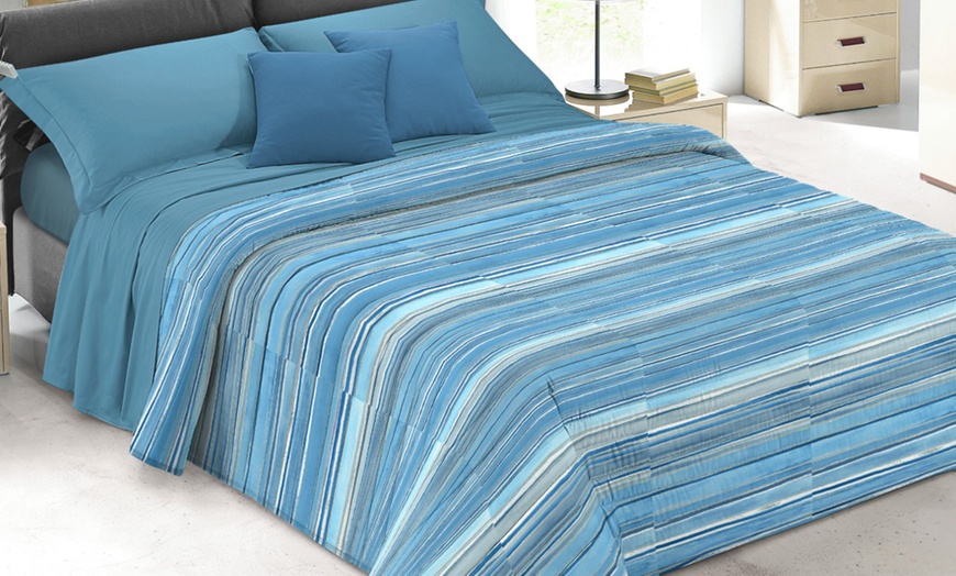 Image 11: Trapuntino estivo in microfibra