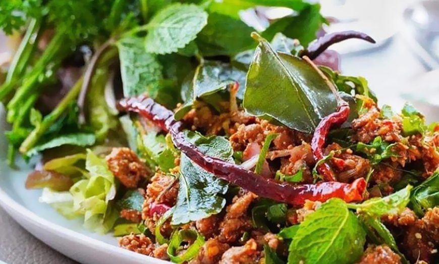 Image 2: Beleef Thailand in Mechelen met pittige curry's, wokgerechten en meer