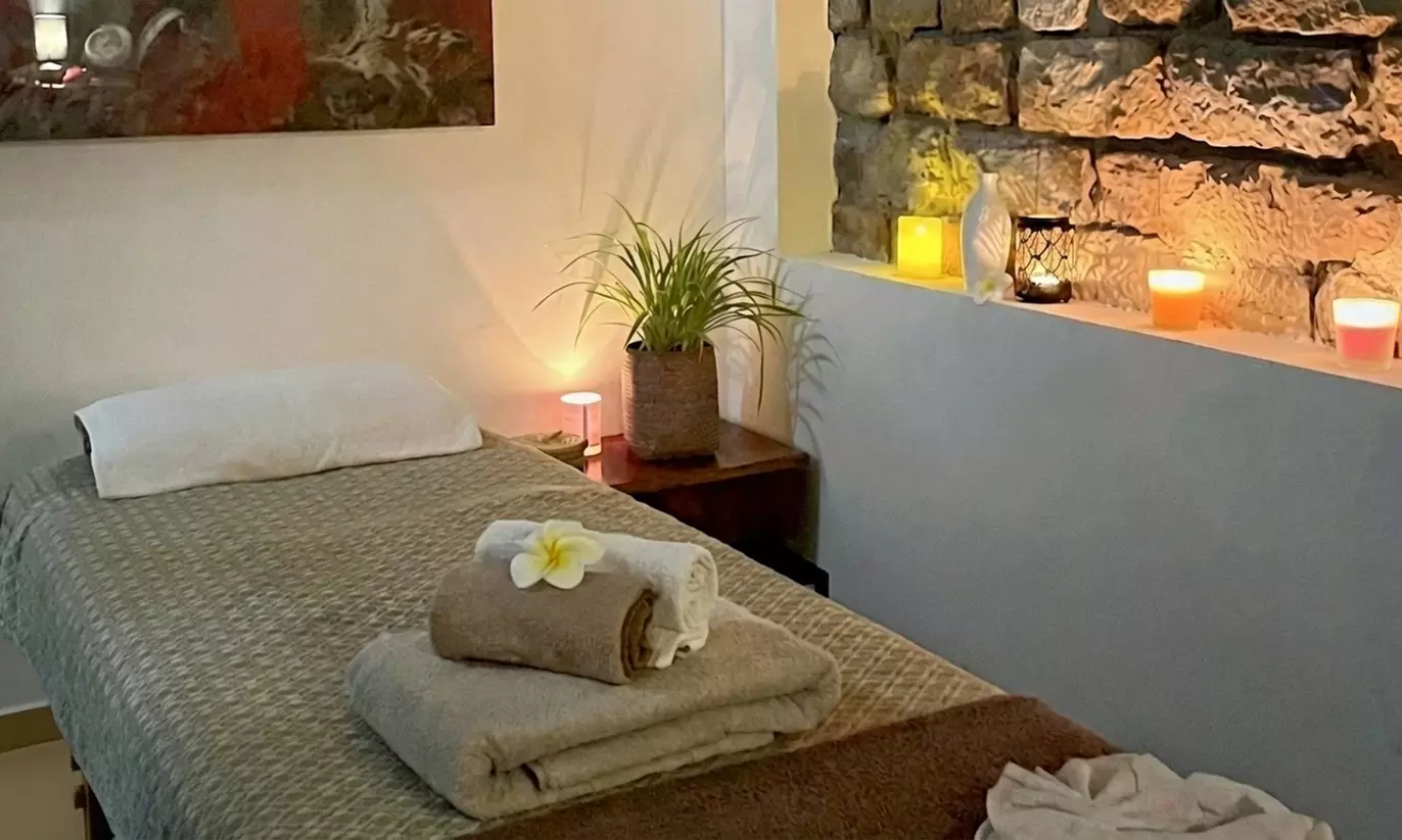 Massage thaï d’1h ou aux huiles chaudes avec Khamde Thai, relaxation solo ou duo (jusqu'à 24% de remise)
