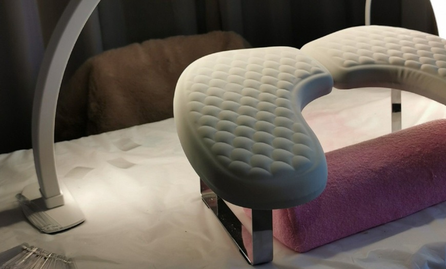 Image 6: Pose de vernis à ongles ou capsules mains et/ou pieds