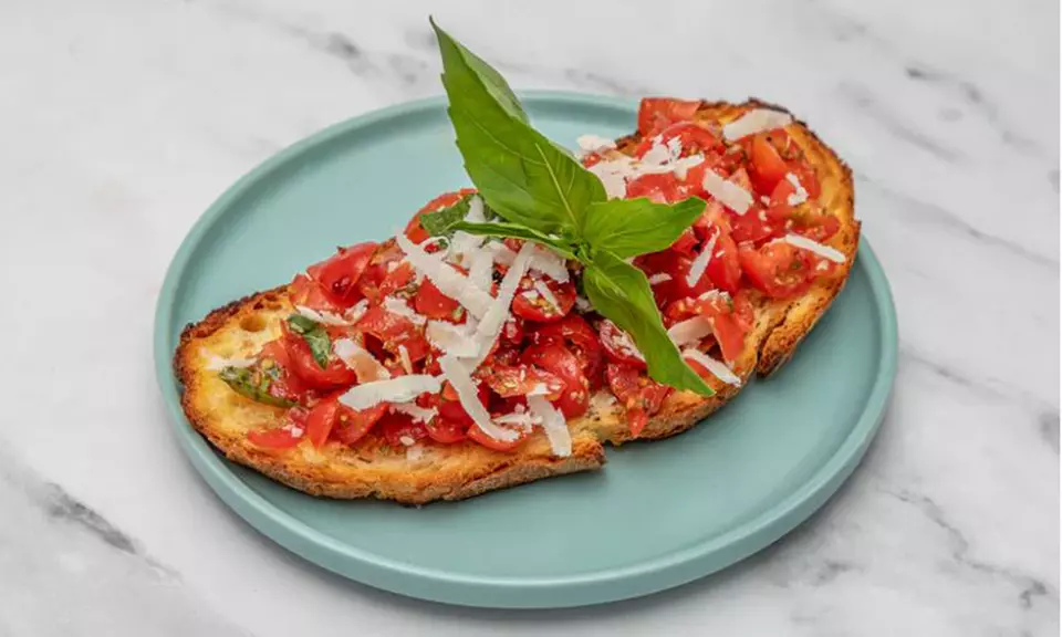 Sip & Paint Prosecco, Bottomless Pizza & Art Activity in Brick Lane