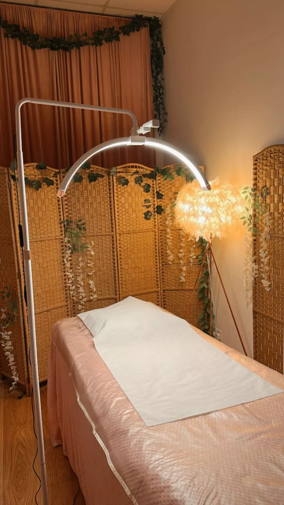 Intimate Lightening for Pubic Mound, Inner Thigh, Underarms or Bikini