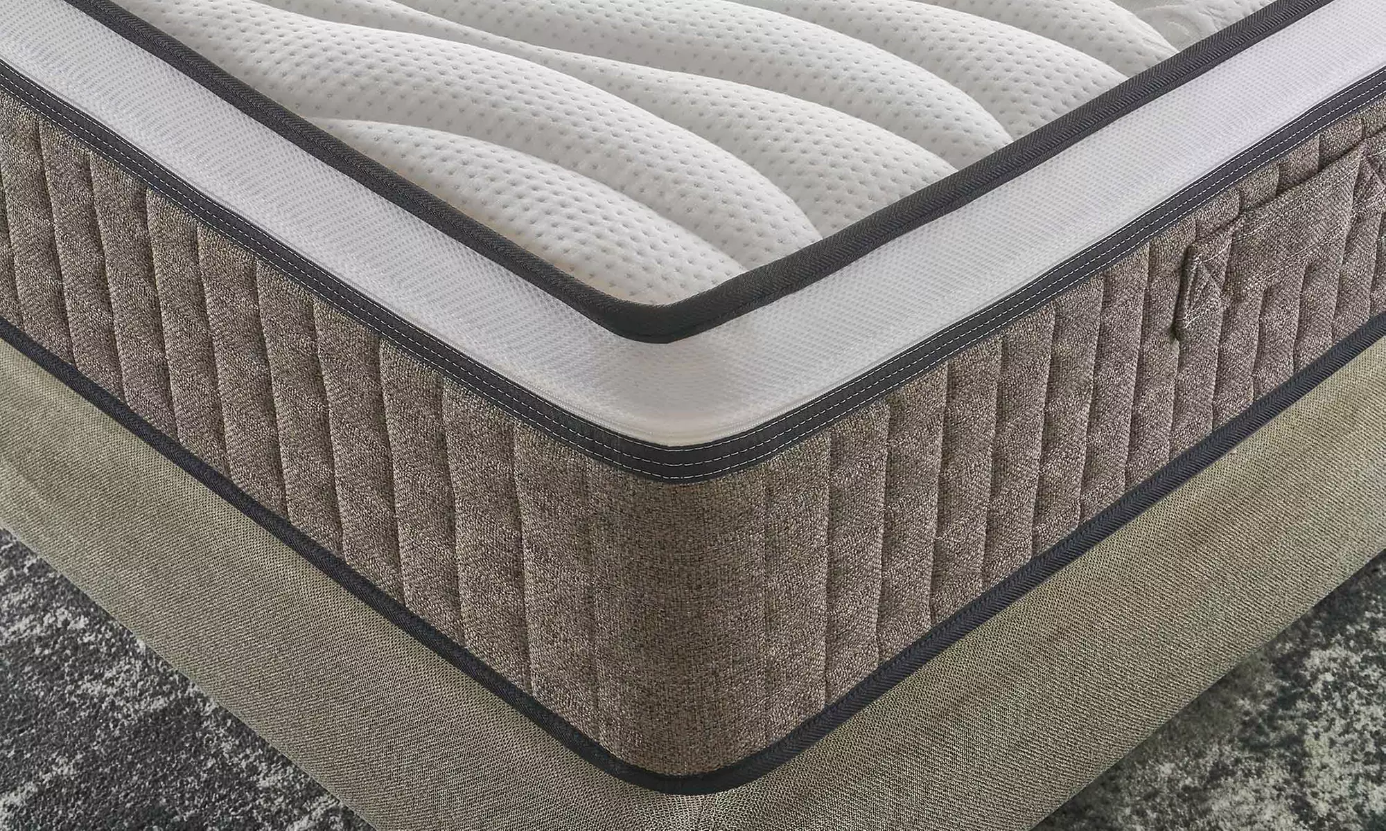Matelas Mentor à mémoire de forme basé sur des ressorts indépendants