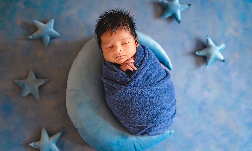 Image 18: Newborn Photography: Get a Standard, Deluxe or Solo Collection