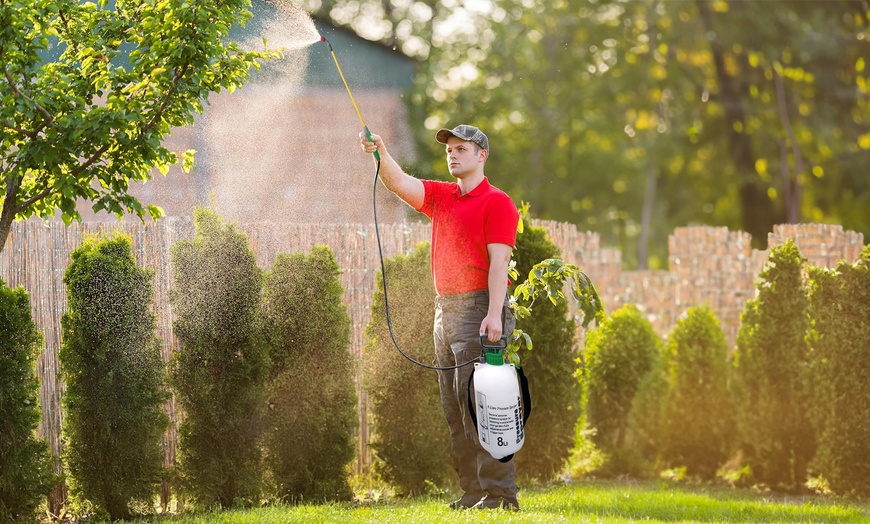 Image 2: Clearance 8L Outdoor Pressure Sprayer