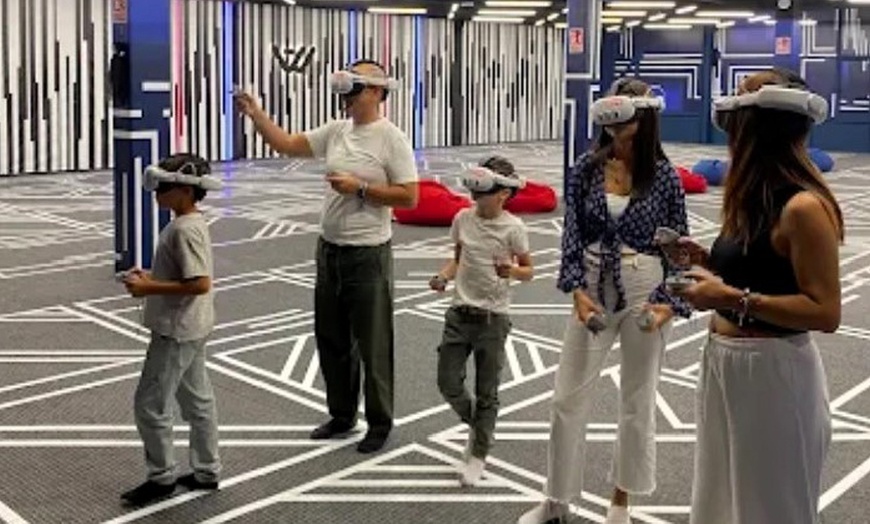 Image 4: 1 o 2 entradas a sesión de realidad virtual a elegir para una persona