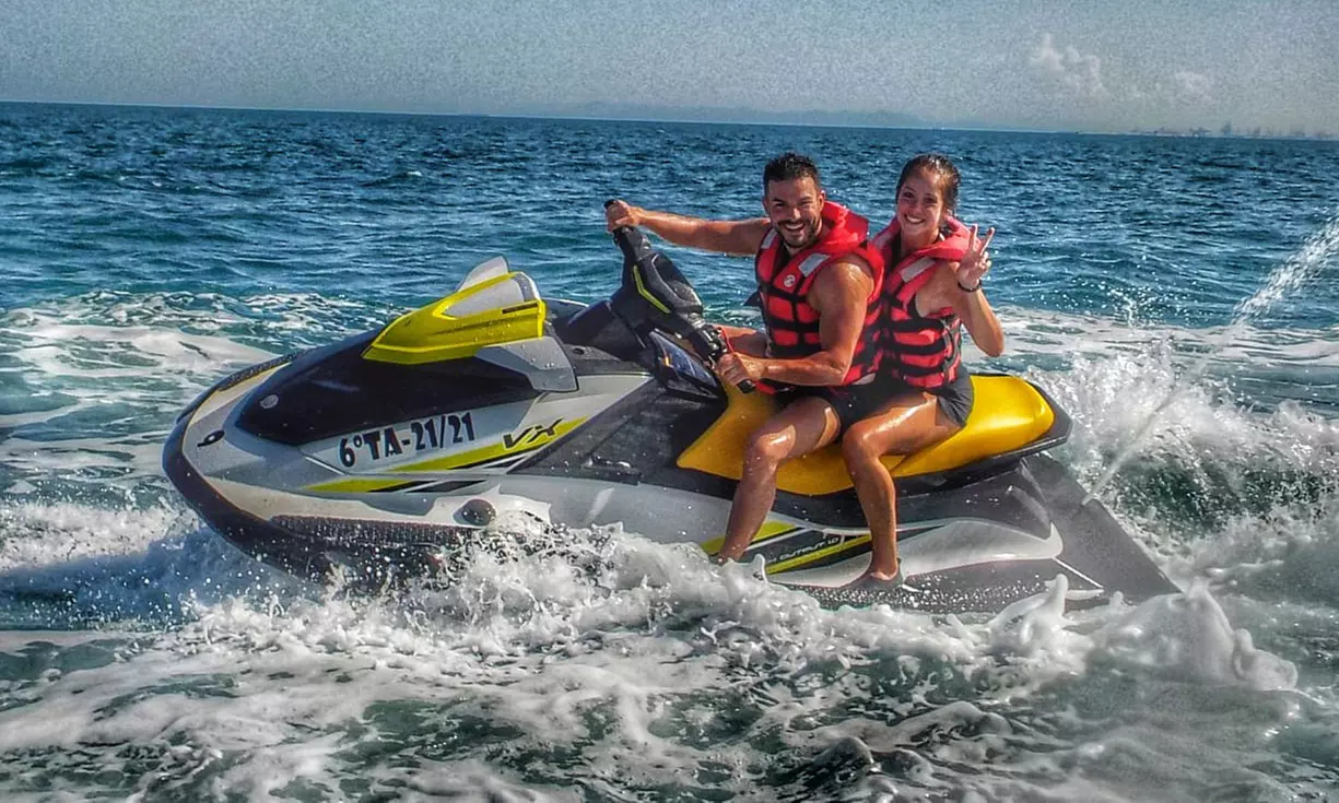 Alquiler de moto de agua para 1 o 2 con duración a elegir