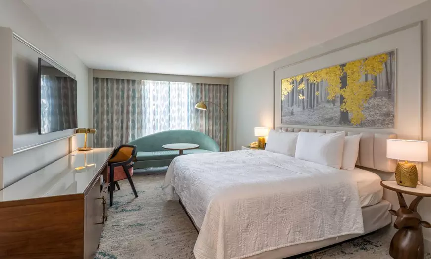 Two Queen Beds Guest Room with City View