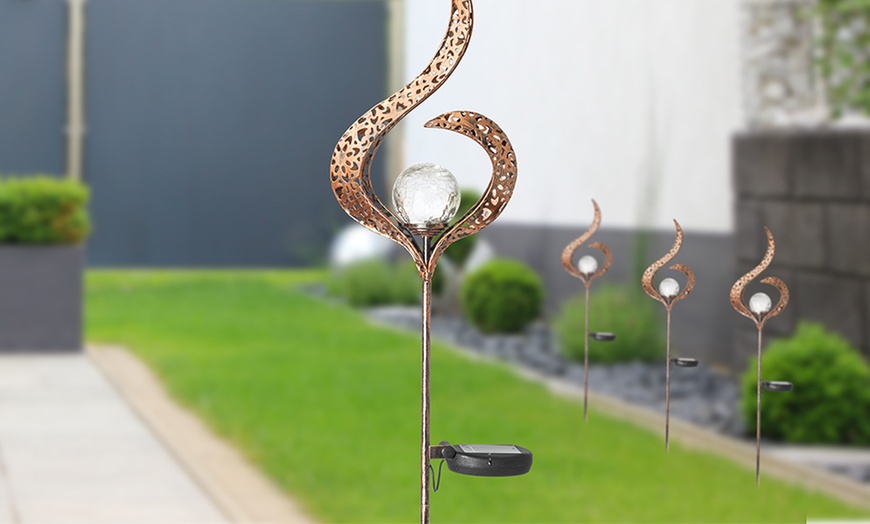 Image 9: Lampe solaire GloBrite Moon Crackle Bulb
