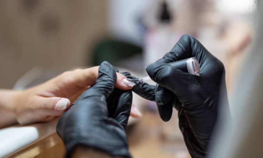 Image 6: ¡Cuidado total para tus uñas! Manicura, pedicura o uñas de gel para 1