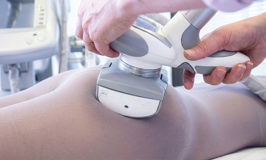 Image 3: One or Two 35-Minute Endermologie LipoMassages LPG CELLU M6