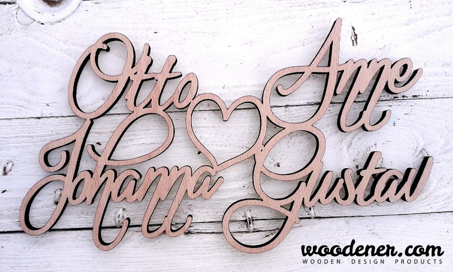 Personalisierbarer Schriftzug aus Holz mit 3 oder 4 Namen und Herz