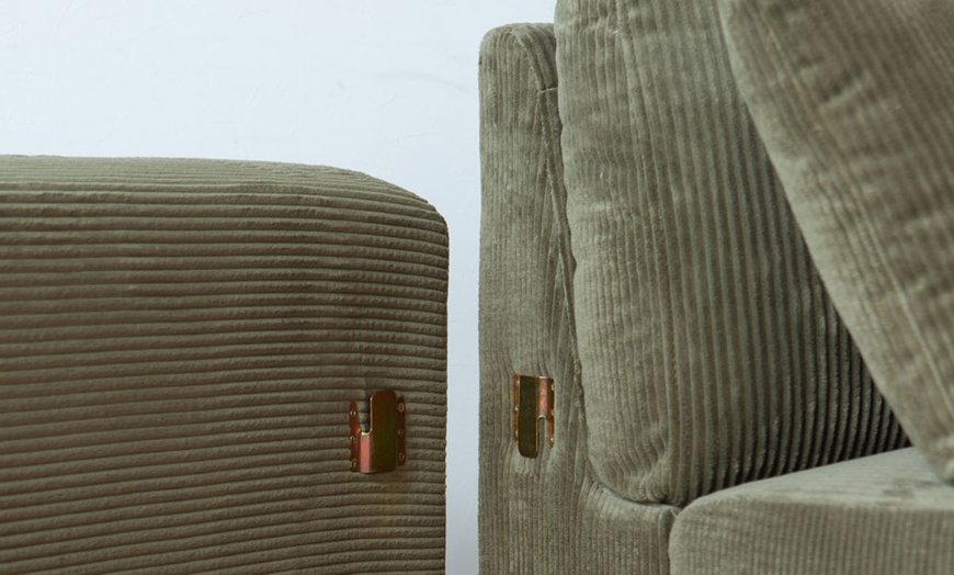 Image 6: Canapé d'angle réversible 3 places "Jambi" de Kocoon en velours côtelé