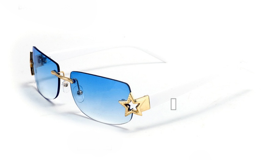 Image 7: Metal Five-pointed Star Fashionable Oval Sunglass