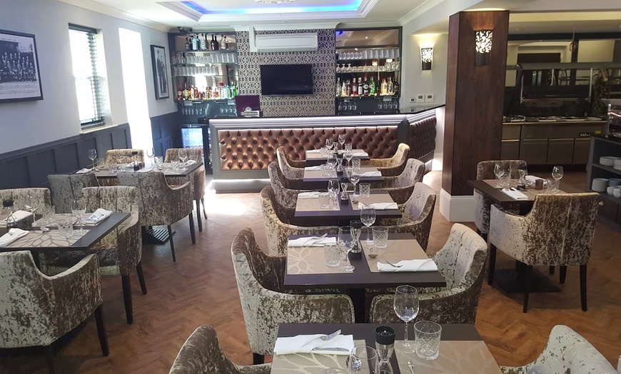 Image 12: London: Elegant 4* Stay with Breakfast