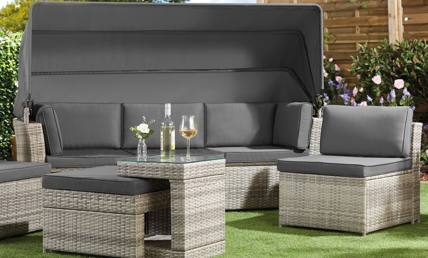 Image 5: Garden Gear California Rattan-Effect Daybed 