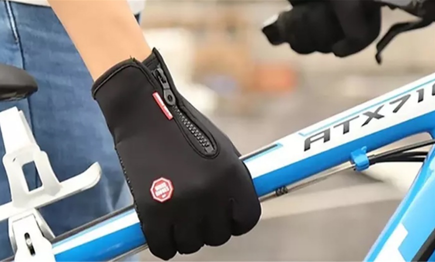 Image 2: Windproof Touch-Screen Gloves