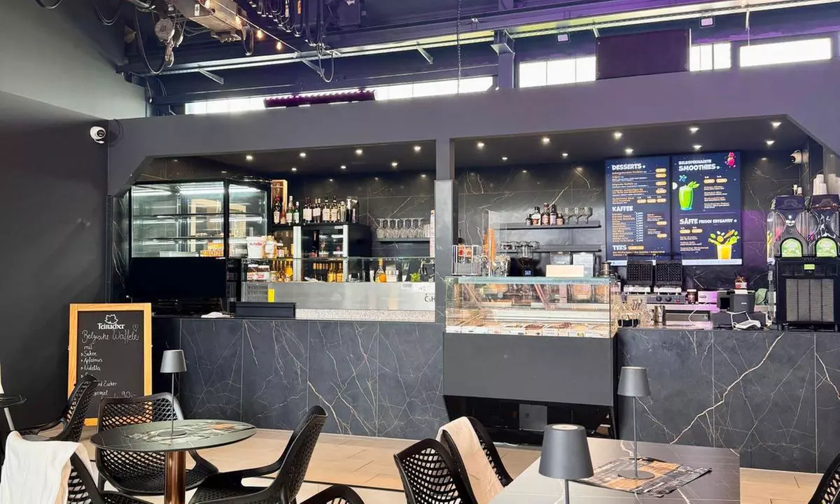 Eintritt für 1-2 Erwachsene & 1-2 Kinder mit Slush-Eis & Pangea Becher