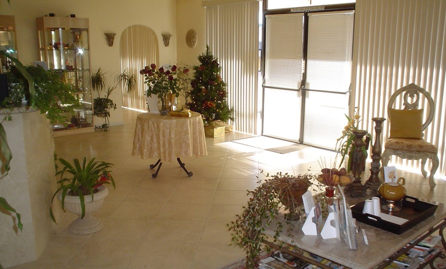 Image 6: Pampering Package with Massage, Hot Towels, Aromatherapy & Facial