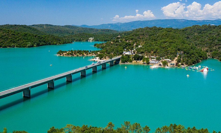 Image 2: Var, Tourrettes : 1 nuit avec dîner et petit-déjeuner en option