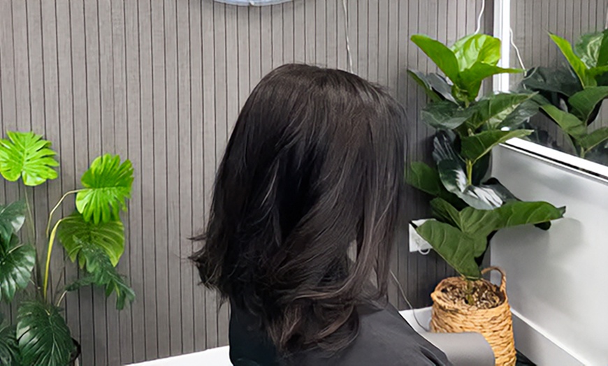Image 3: Glamorous Hair Blowout Sessions