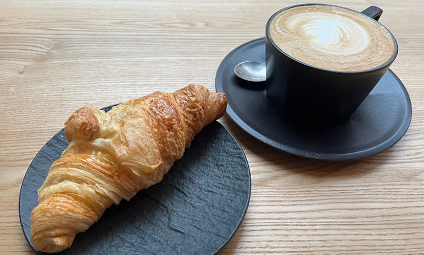 Image 9: Handgerösteter kolumbianischer Kaffee + Gebäck oder Snack nach Wahl