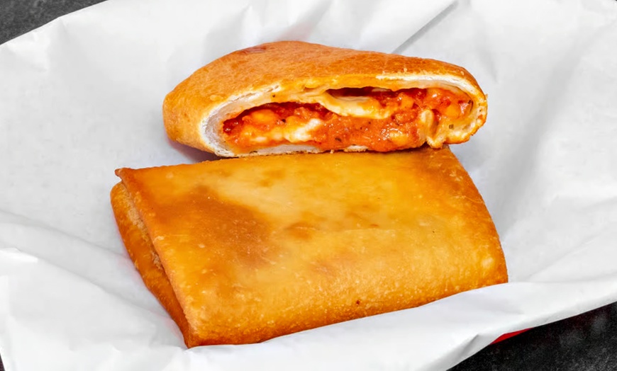 Image 4: The Ultimate Chicago Street Food Experience in Yorkville!