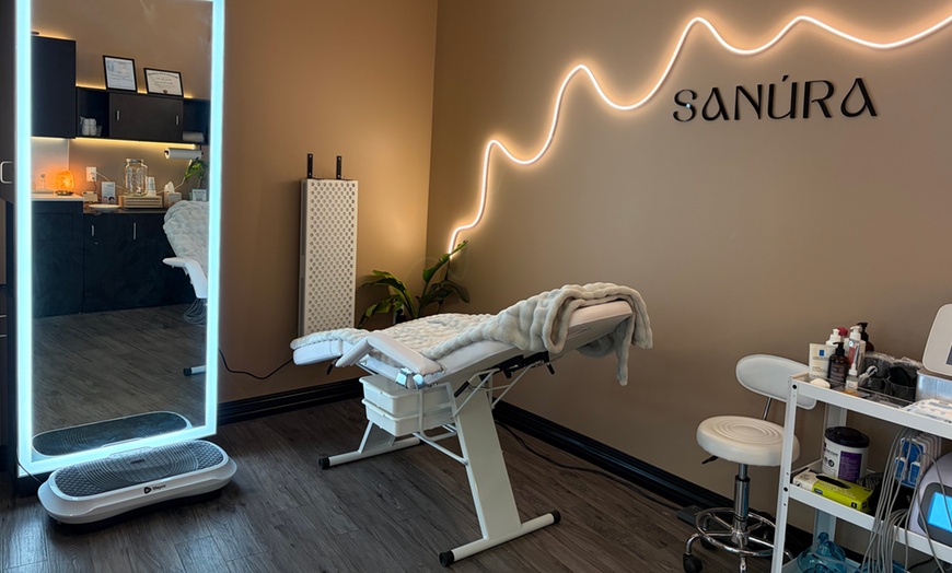 Image 4: Glow with 2 or 4 Thermal Rejuvenation Skin-Tightening Facial Lift