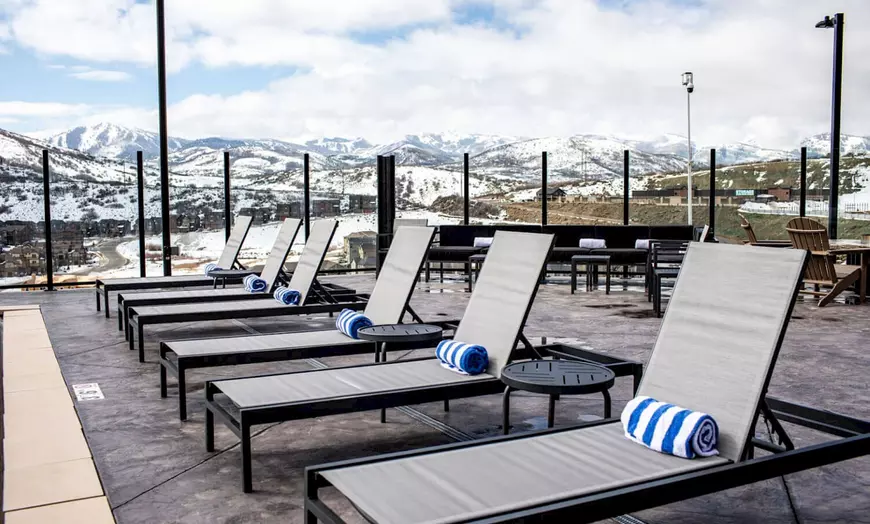 Heated outdoor pool and hot tub (open daily 7 AM–10 PM)