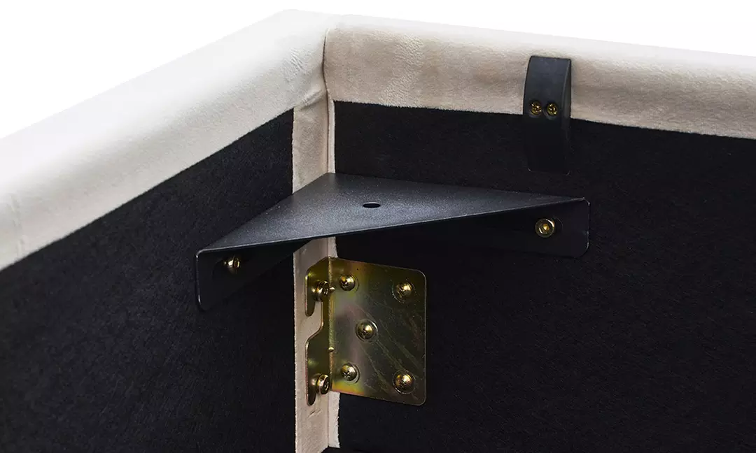 Lit coffre Giulia en velours beige, Maison Aubertin