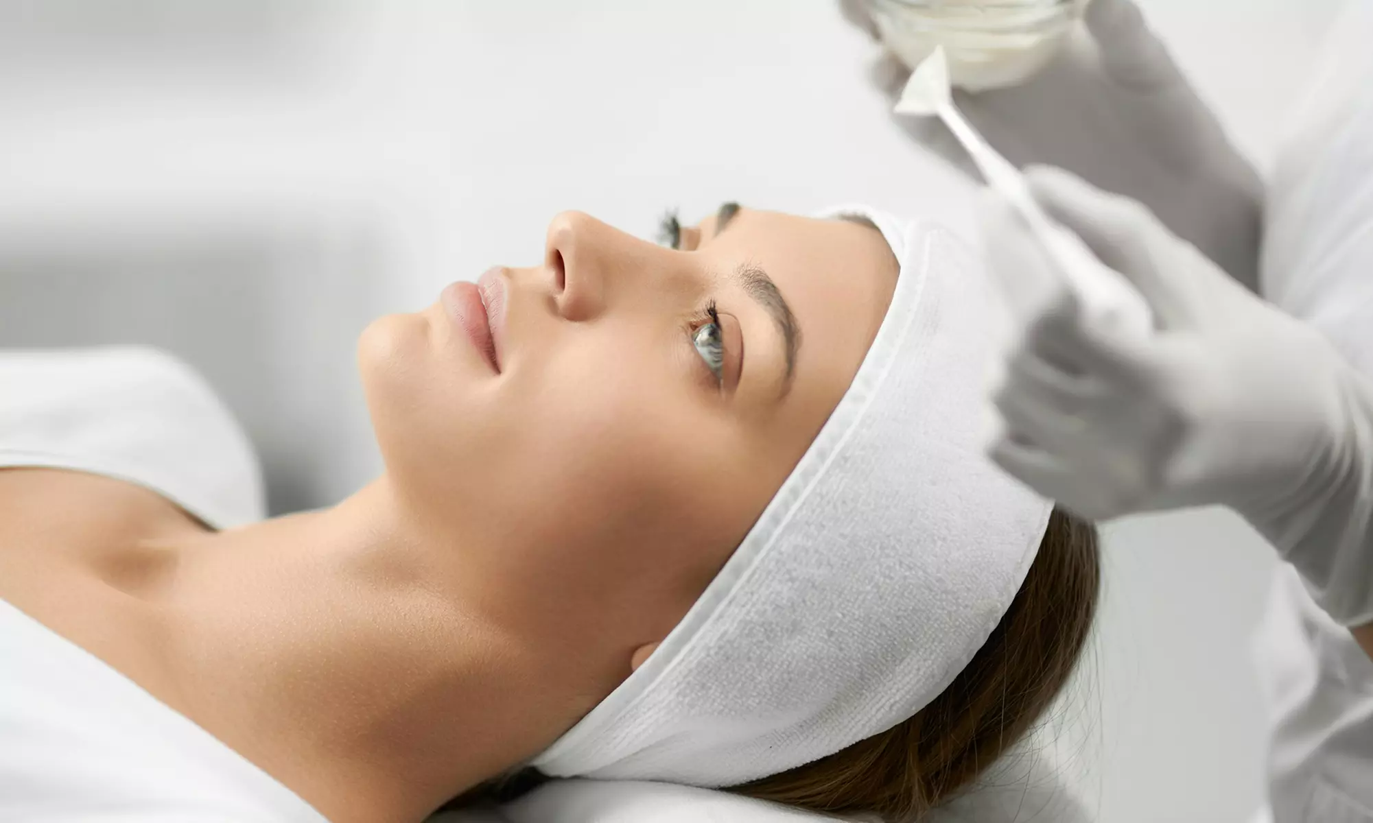 VIP Ultimate Hydra Glow & Back Facial Packages: 1, 3, or 5 Sessions