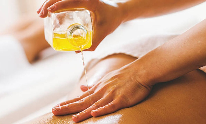 Image 2: Masaje a elegir o ritual corporal para 1 persona 